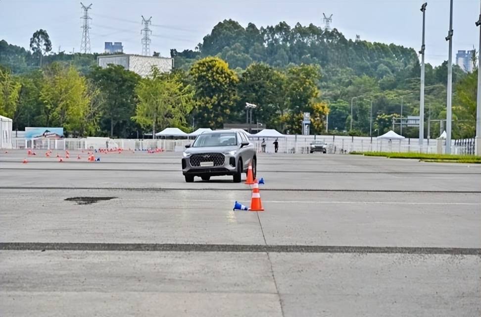 九游體育僅1299萬起就全系搭載20T+8AT智控四驅(qū)更是不輸quattro！(圖4)