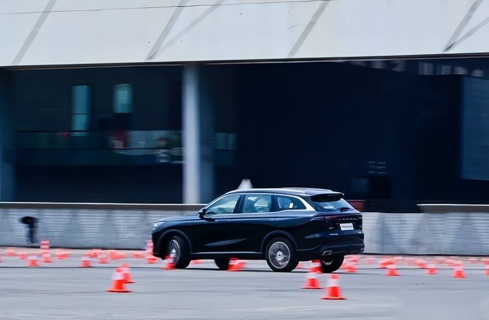 九游體育僅1299萬起就全系搭載20T+8AT智控四驅(qū)更是不輸quattro！(圖5)